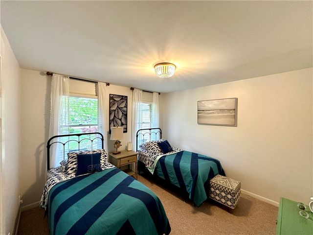 254 W Parkside Dr, Neshannock Twp, PA 16105