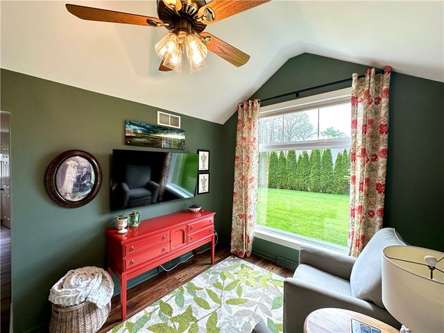 254 W Parkside Dr, Neshannock Twp, PA 16105