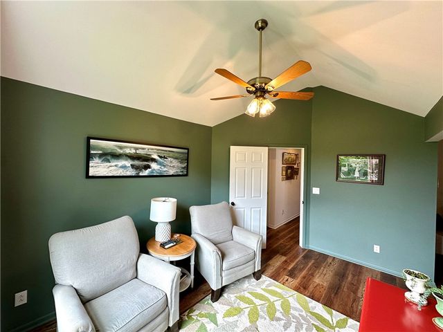 254 W Parkside Dr, Neshannock Twp, PA 16105