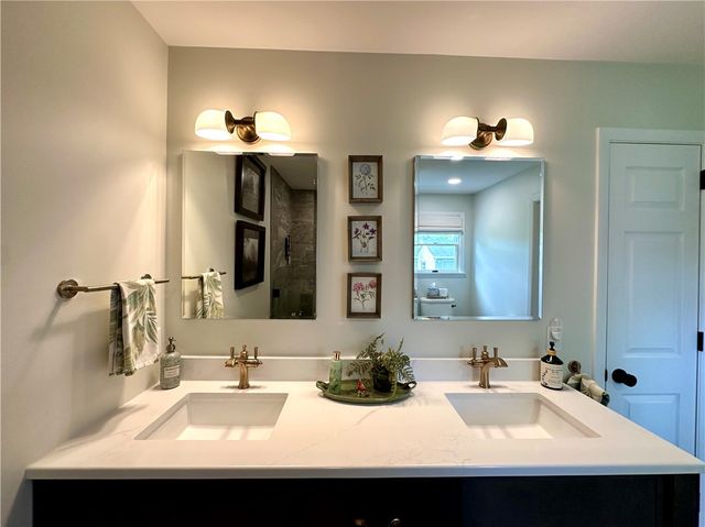 254 W Parkside Dr, Neshannock Twp, PA 16105