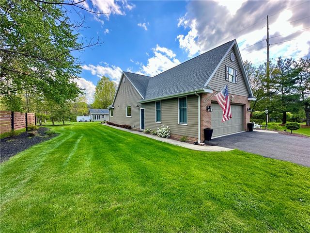 254 W Parkside Dr, Neshannock Twp, PA 16105