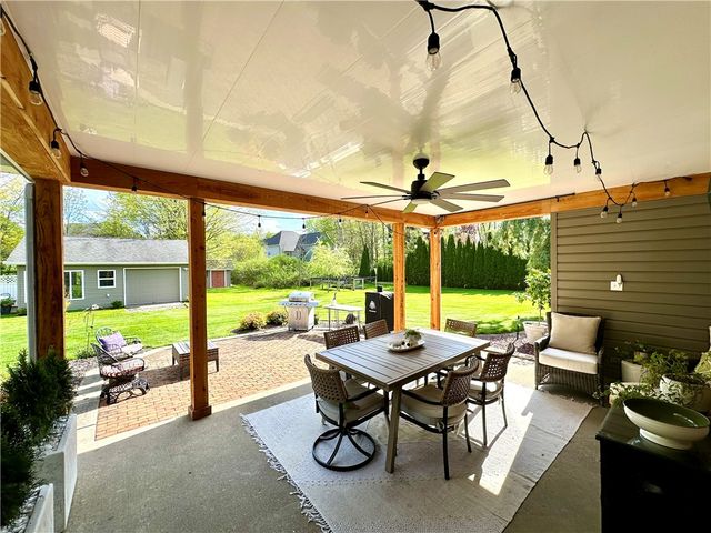 254 W Parkside Dr, Neshannock Twp, PA 16105