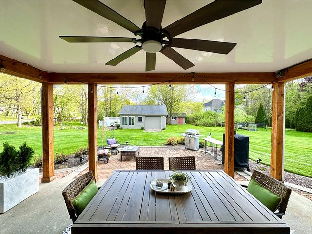 254 W Parkside Dr, Neshannock Twp, PA 16105