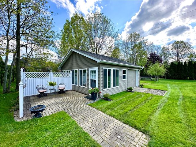 254 W Parkside Dr, Neshannock Twp, PA 16105