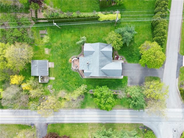 254 W Parkside Dr, Neshannock Twp, PA 16105