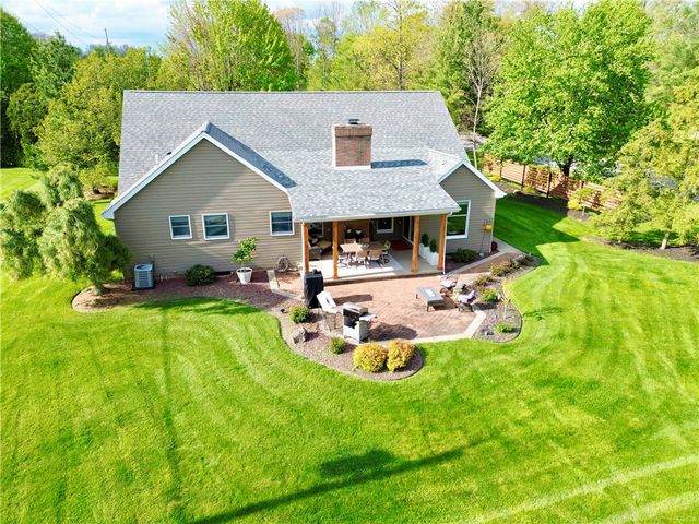 254 W Parkside Dr, Neshannock Twp, PA 16105