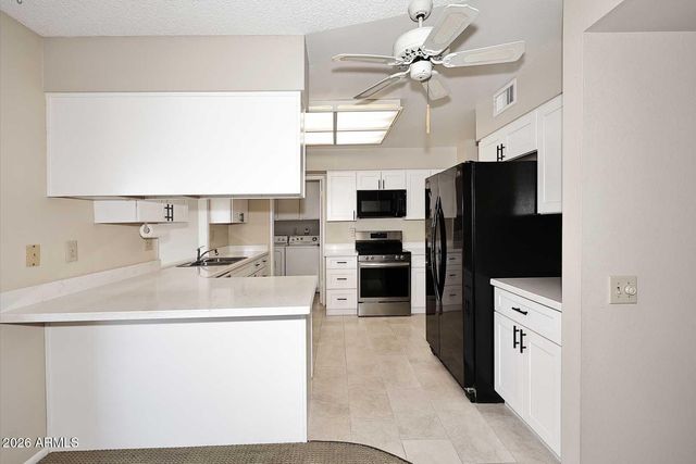 10010 W SANDSTONE Drive, Sun City, AZ 85351