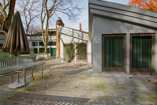 7 Pin Oak Court, Old Brookville, NY 11545