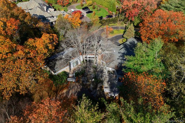 7 Pin Oak Court, Old Brookville, NY 11545