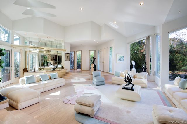 7 Pin Oak Court, Old Brookville, NY 11545