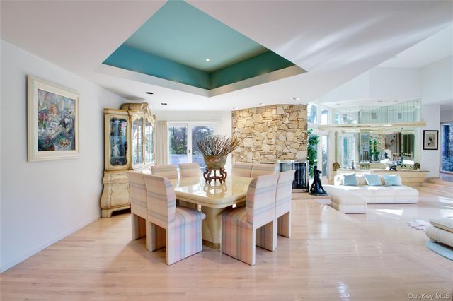 7 Pin Oak Court, Old Brookville, NY 11545