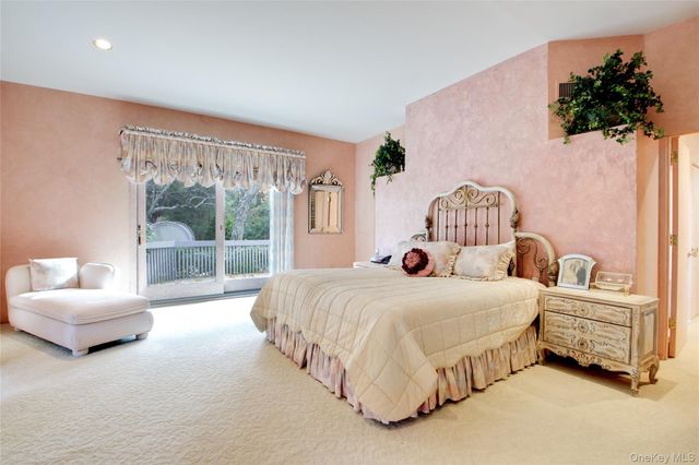 7 Pin Oak Court, Old Brookville, NY 11545