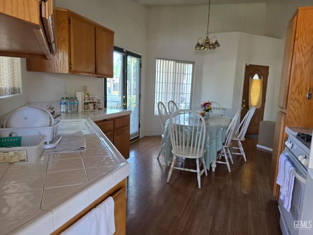 5617 Summer Cypress Drive, Bakersfield, CA 93313