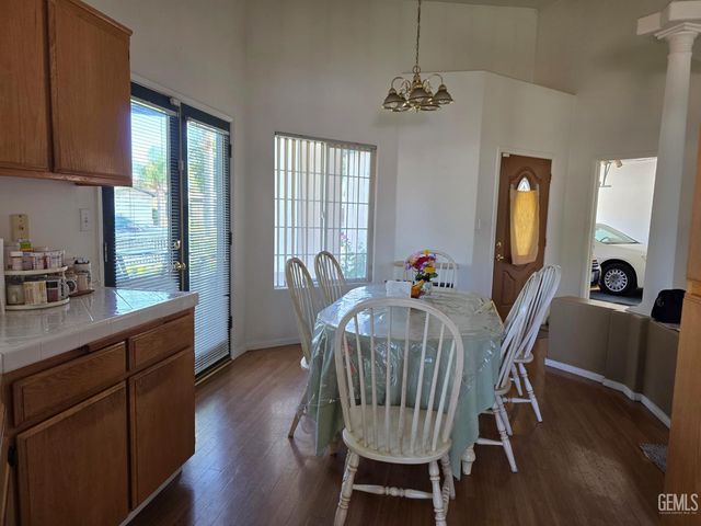 5617 Summer Cypress Drive, Bakersfield, CA 93313