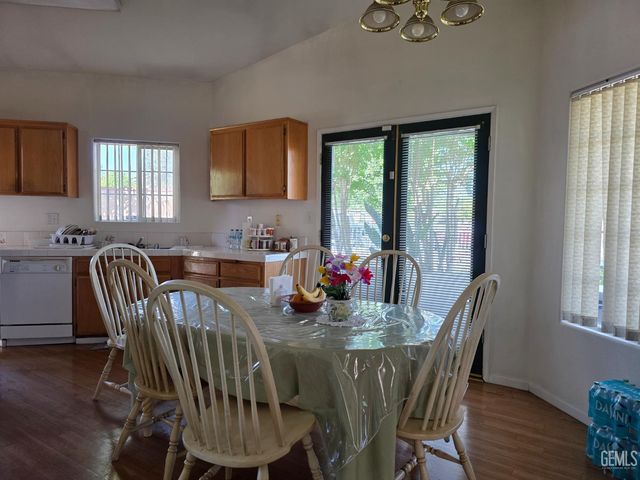 5617 Summer Cypress Drive, Bakersfield, CA 93313