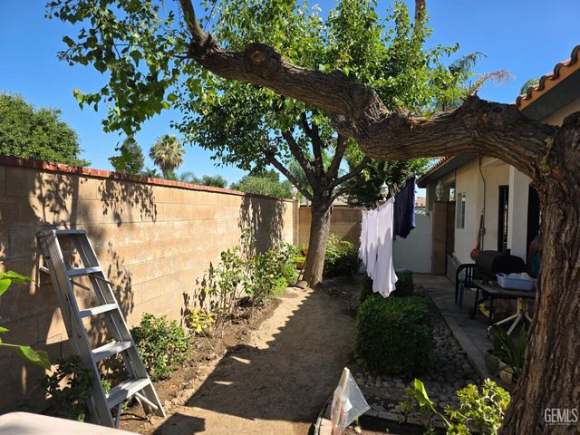 5617 Summer Cypress Drive, Bakersfield, CA 93313