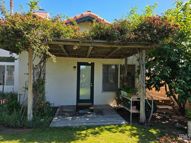 5617 Summer Cypress Drive, Bakersfield, CA 93313