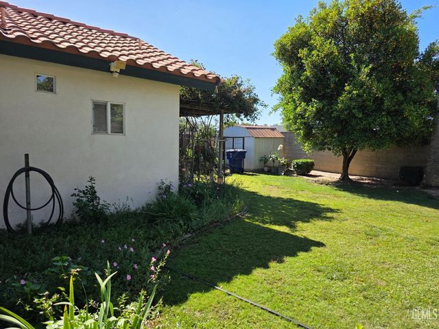 5617 Summer Cypress Drive, Bakersfield, CA 93313