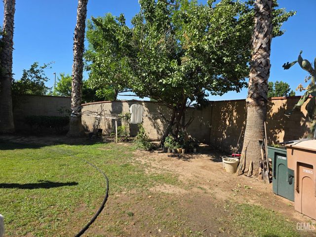 5617 Summer Cypress Drive, Bakersfield, CA 93313