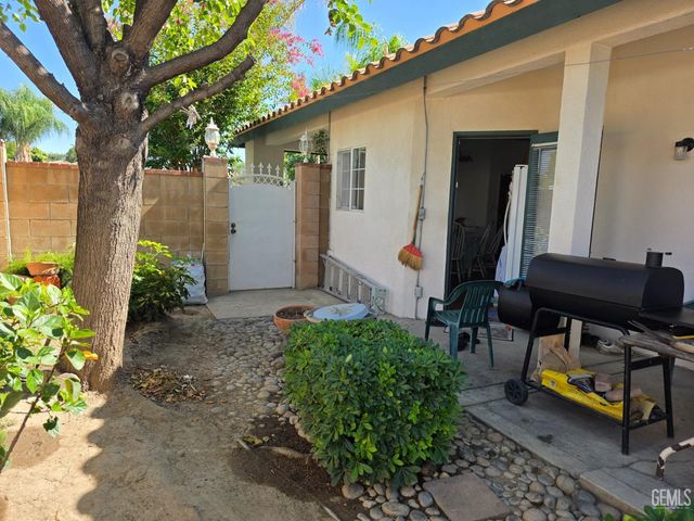 5617 Summer Cypress Drive, Bakersfield, CA 93313