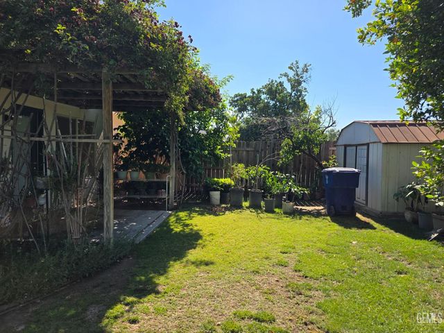 5617 Summer Cypress Drive, Bakersfield, CA 93313