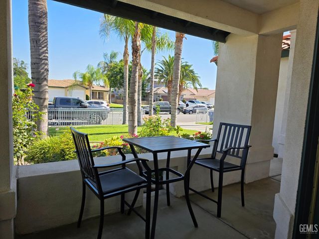 5617 Summer Cypress Drive, Bakersfield, CA 93313