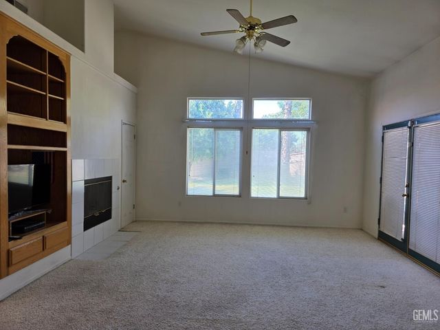 5617 Summer Cypress Drive, Bakersfield, CA 93313