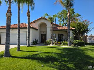 5617 Summer Cypress Drive, Bakersfield, CA 93313