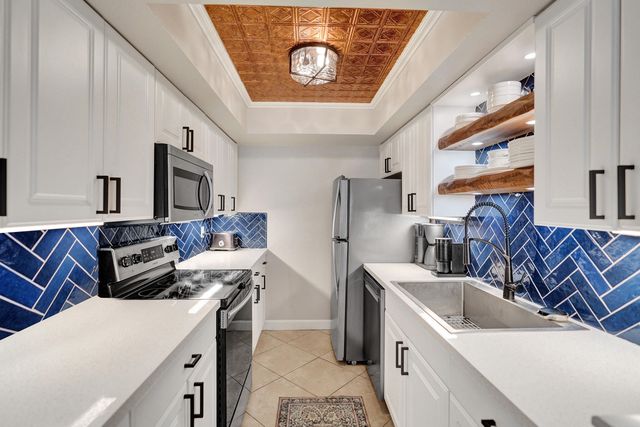 3910 Crystal Lake Drive 101, Deerfield Beach, FL 33064