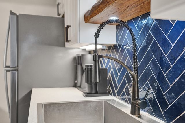 3910 Crystal Lake Drive 101, Deerfield Beach, FL 33064