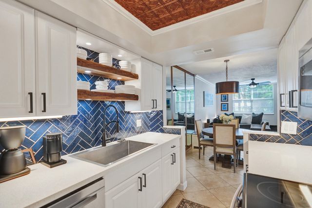 3910 Crystal Lake Drive 101, Deerfield Beach, FL 33064