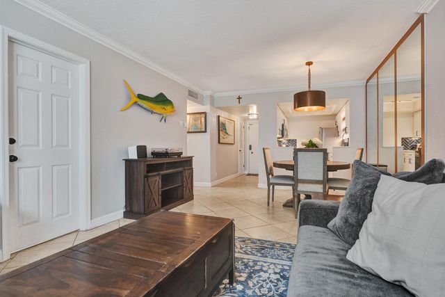 3910 Crystal Lake Drive 101, Deerfield Beach, FL 33064