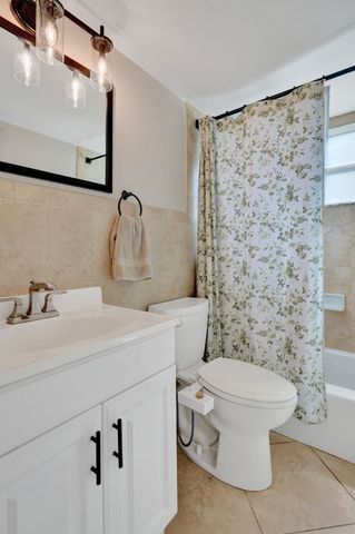 3910 Crystal Lake Drive 101, Deerfield Beach, FL 33064