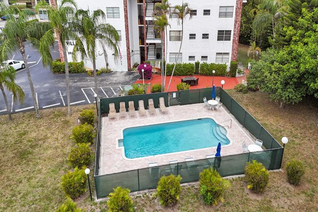3910 Crystal Lake Drive 101, Deerfield Beach, FL 33064