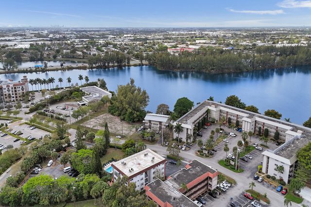 3910 Crystal Lake Drive 101, Deerfield Beach, FL 33064