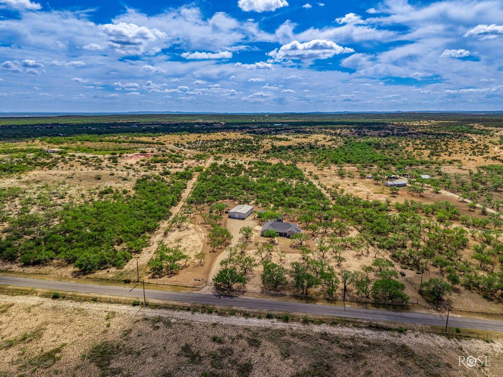 Image 1 of property listing at 11561 Twin Lakes Lane, San Angelo, TX 76904