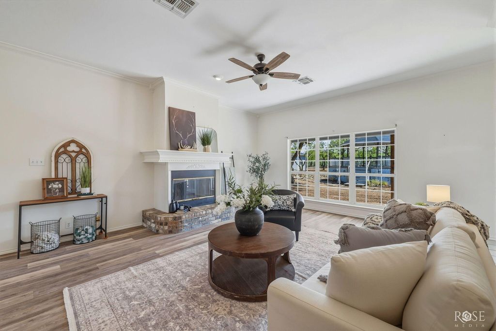 Image 12 of property listing at 11561 Twin Lakes Lane, San Angelo, TX 76904