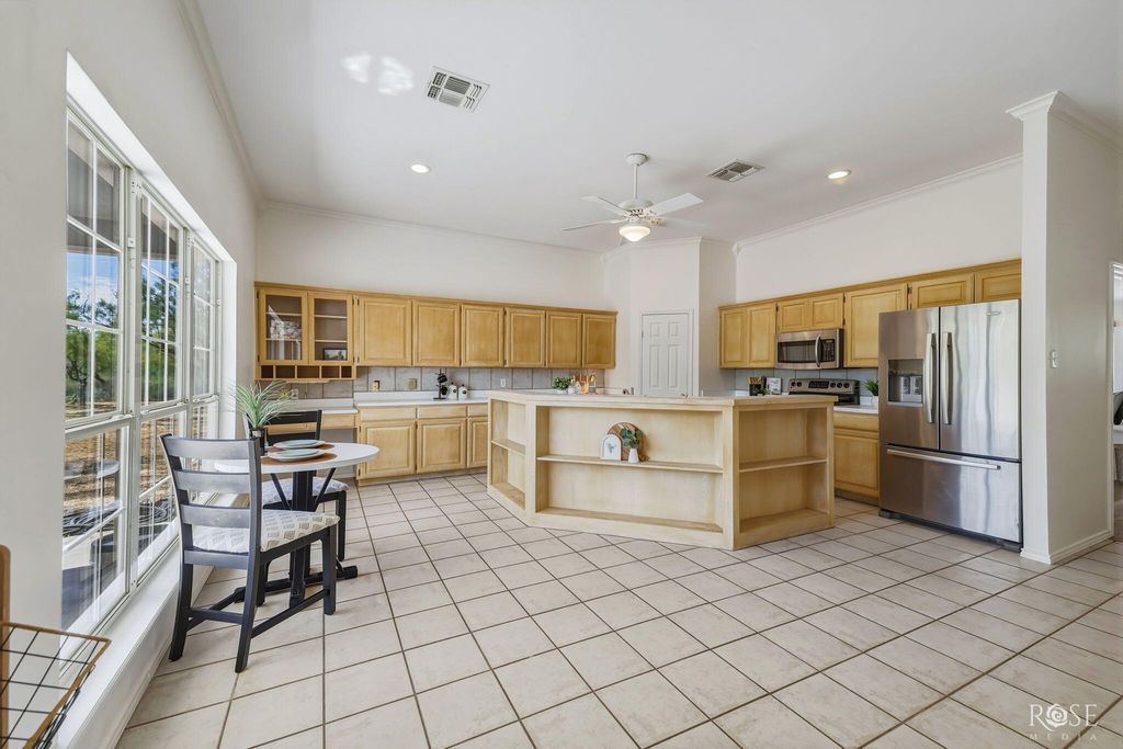 Image 15 of property listing at 11561 Twin Lakes Lane, San Angelo, TX 76904
