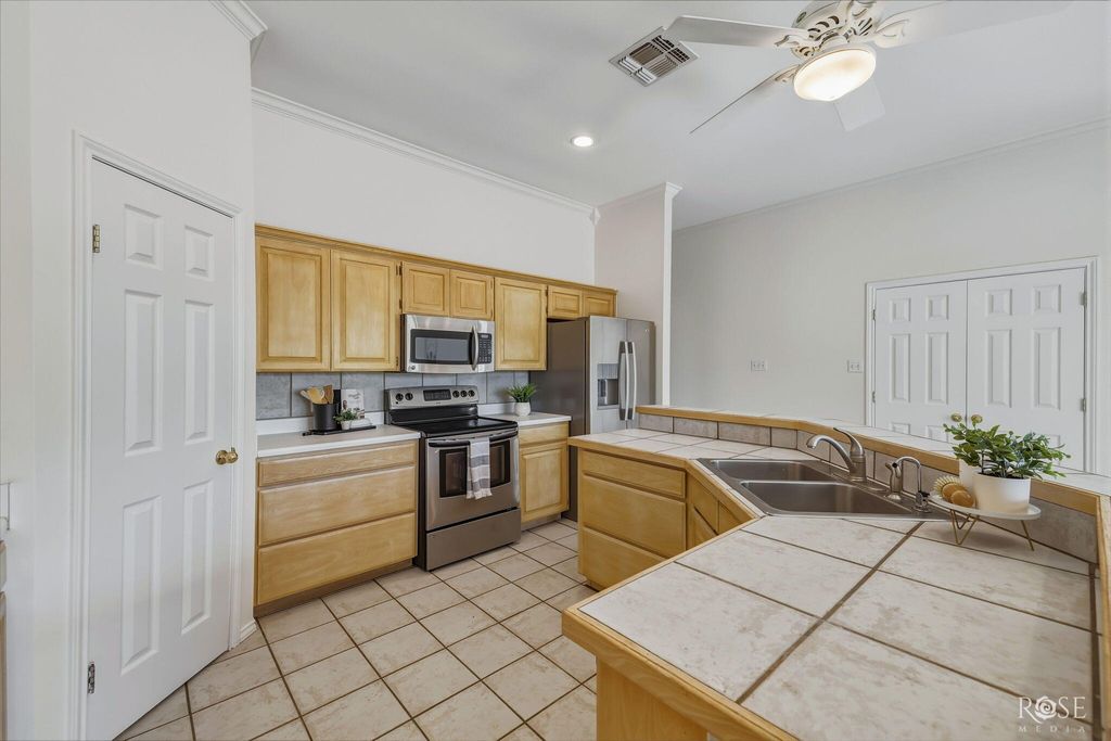 Image 17 of property listing at 11561 Twin Lakes Lane, San Angelo, TX 76904