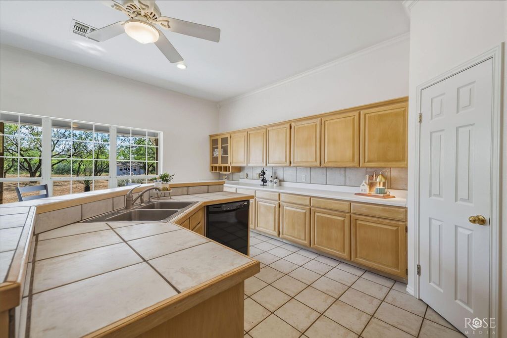 Image 18 of property listing at 11561 Twin Lakes Lane, San Angelo, TX 76904