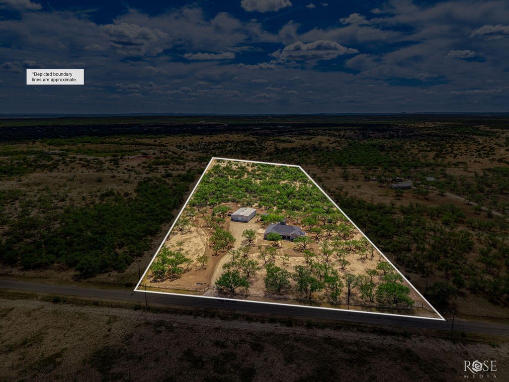 Image 2 of property listing at 11561 Twin Lakes Lane, San Angelo, TX 76904