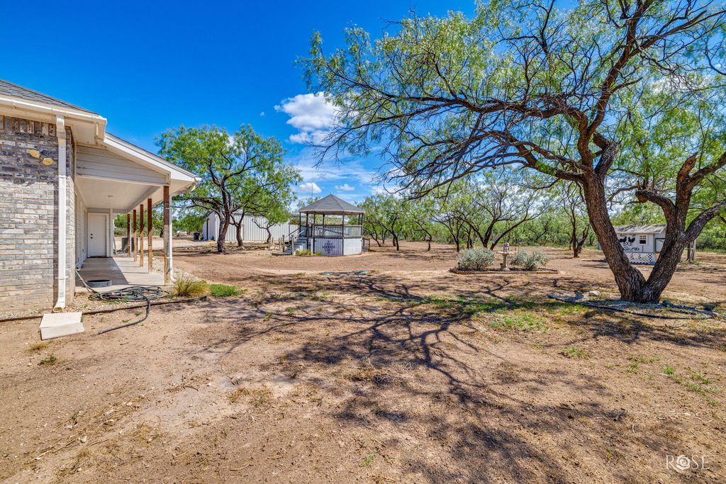 Image 36 of property listing at 11561 Twin Lakes Lane, San Angelo, TX 76904