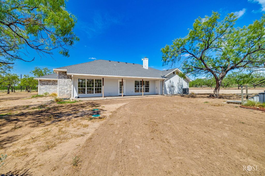 Image 37 of property listing at 11561 Twin Lakes Lane, San Angelo, TX 76904