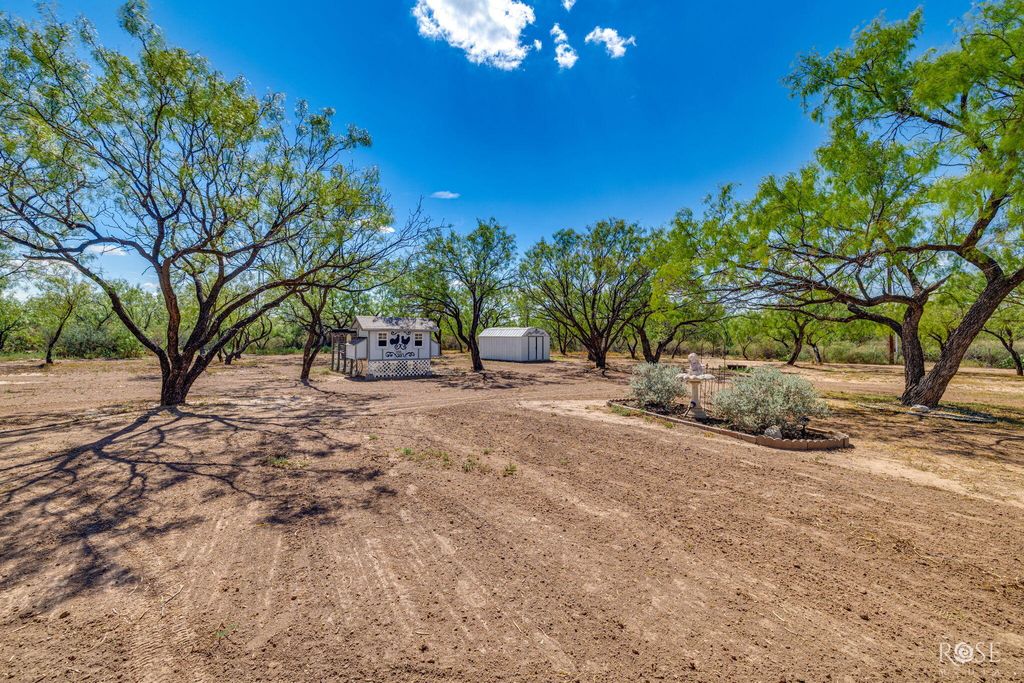 Image 39 of property listing at 11561 Twin Lakes Lane, San Angelo, TX 76904
