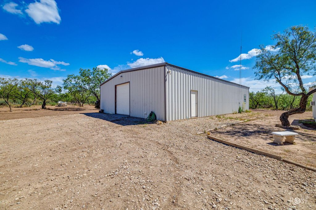 Image 45 of property listing at 11561 Twin Lakes Lane, San Angelo, TX 76904