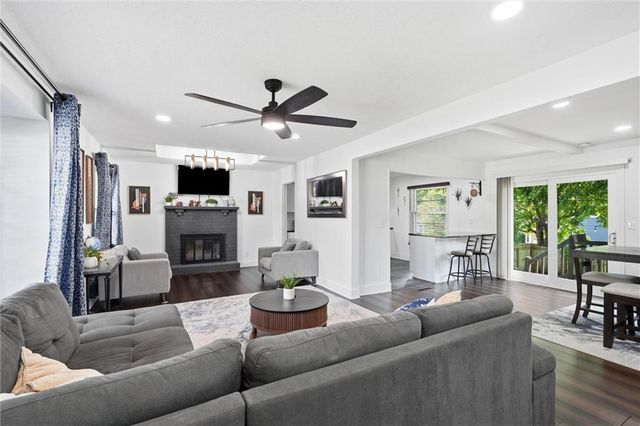 12727 W 100th Street, Lenexa, KS 66215