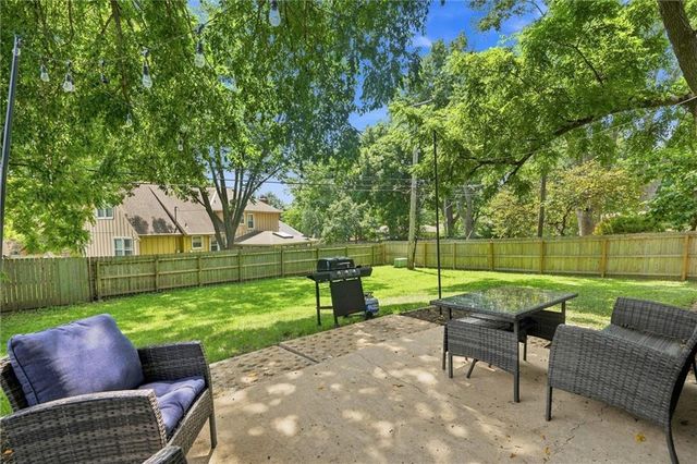 12727 W 100th Street, Lenexa, KS 66215