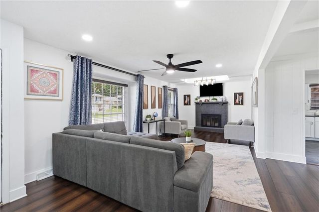 12727 W 100th Street, Lenexa, KS 66215