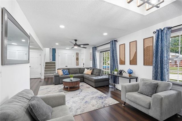 12727 W 100th Street, Lenexa, KS 66215