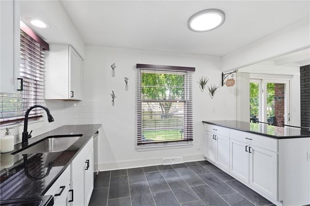 12727 W 100th Street, Lenexa, KS 66215